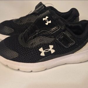 Under Armour Surge 3 AC Running Shoes 3024991-001  Size 9C CLEAN